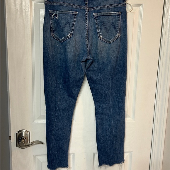 MOTHER The Insider Crop Step Chew Distressed Ankle Jeans | Size 29 - Picture 6 of 8